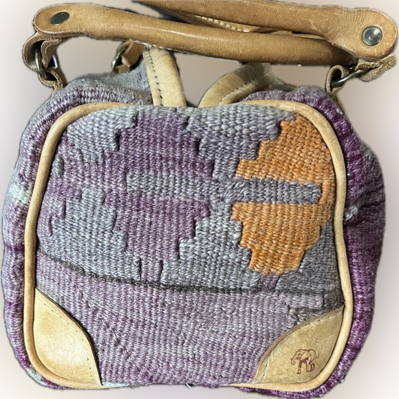 Vintage Elephant Walk Kilim Rug Handbag 80s
Barrel Duffle - Picture 4 of 9